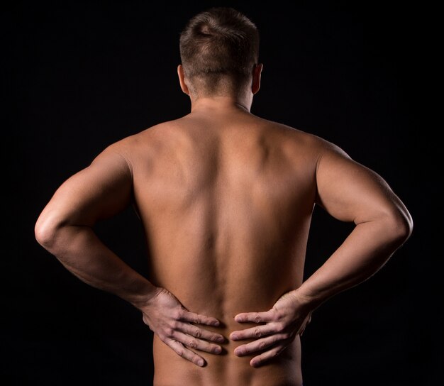Как определить грыжу на спине у мужчин?