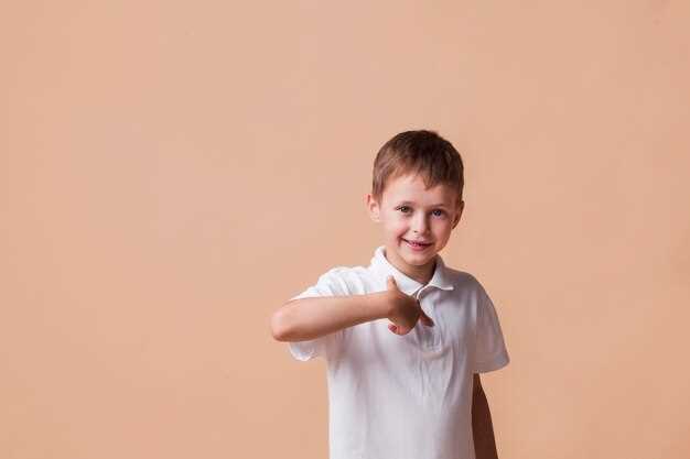 Что делать, когда ребенок обжег палец: срочные меры